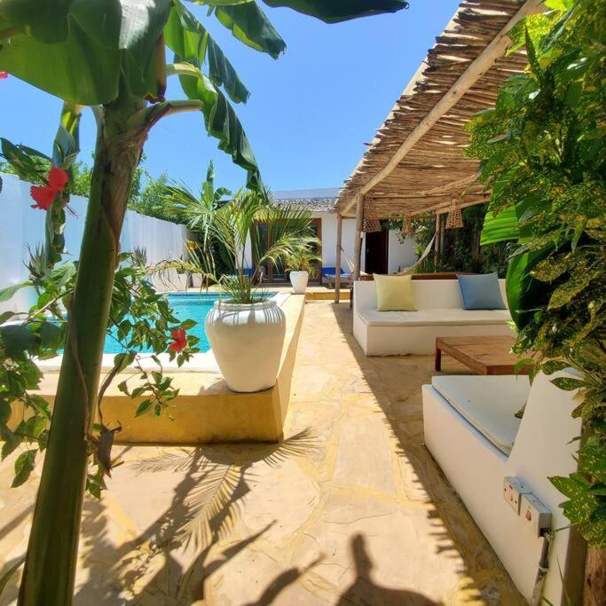 Willa Bukoba - Olive - Private Pool, Ac & Wi-fi *